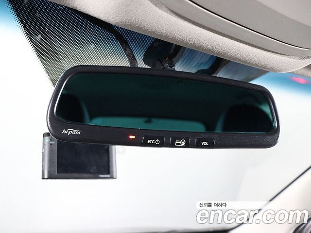 KG Mobility Tivoli — interior