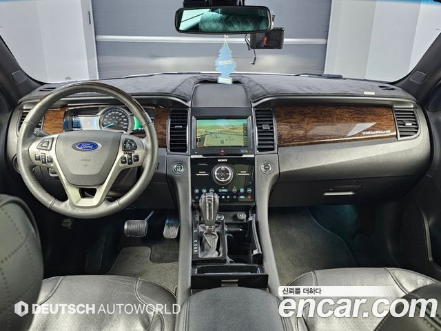 Ford Taurus — interior