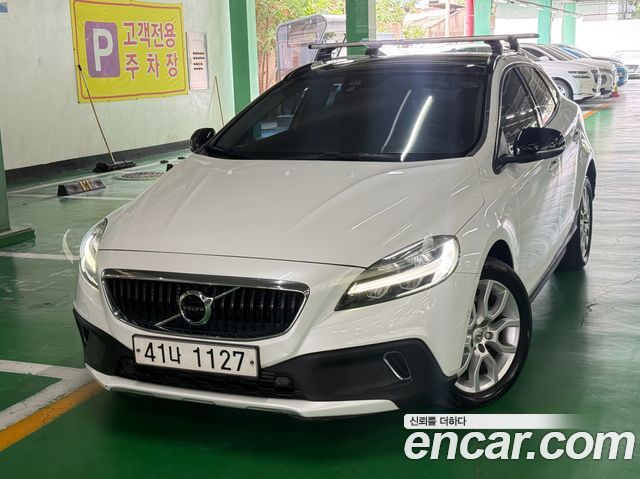 Volvo V40 — exterior