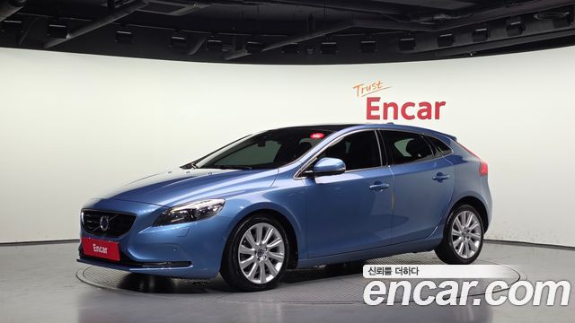 Volvo V40 — exterior