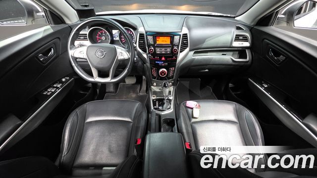 KG Mobility Tivoli — interior