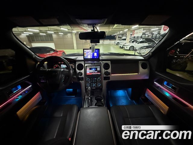 Ford F-150 — interior