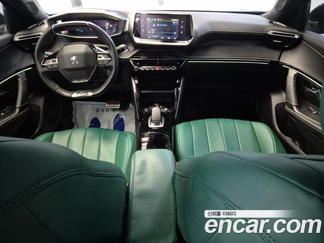 Peugeot 2008 — interior