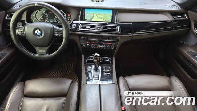 BMW 7 Series — interior