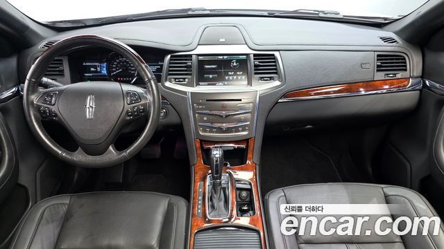 Lincoln MKS — interior