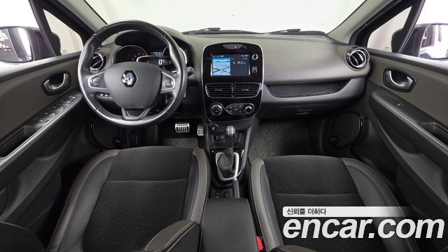 Renault Korea Clio — interior