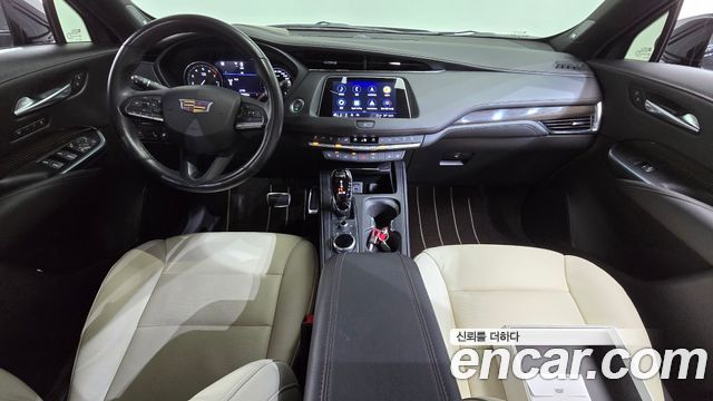 Cadillac XT4 — interior