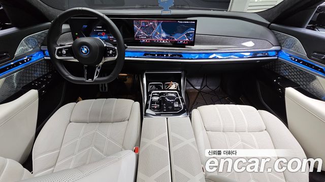 BMW i7 — interior