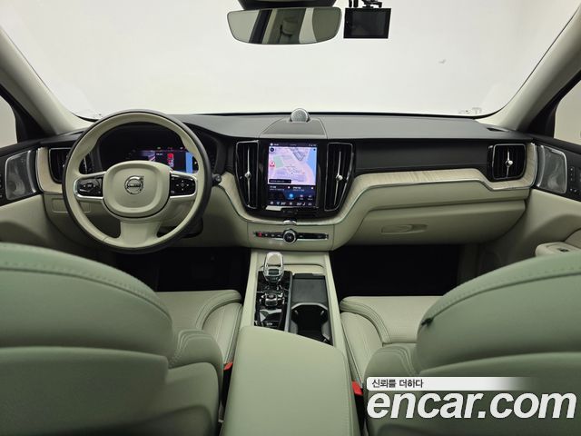 Volvo XC60 — interior
