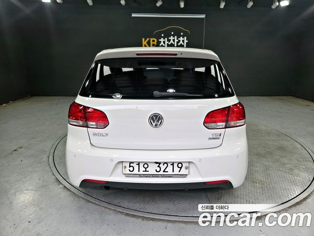 Volkswagen Golf — interior