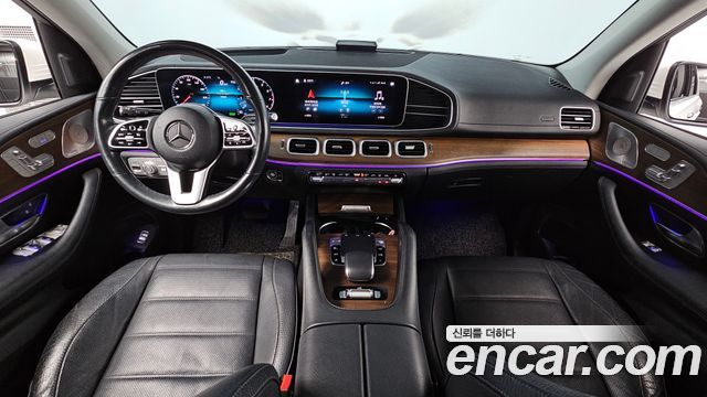 Mercedes-Benz GLE-Class — interior