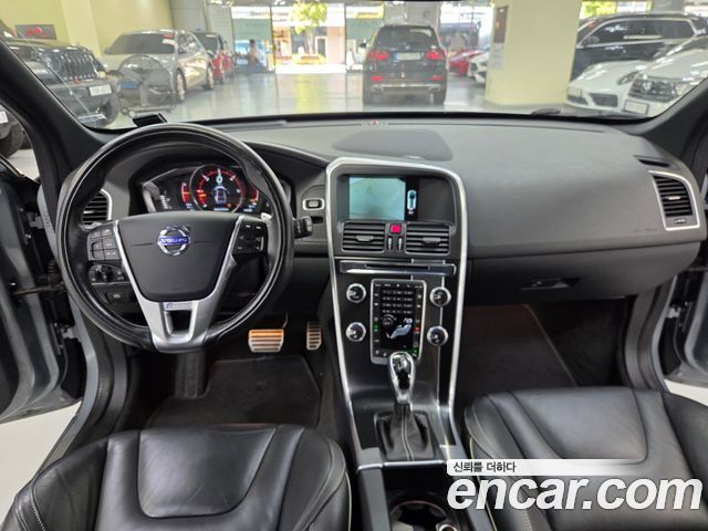Volvo XC60 — interior