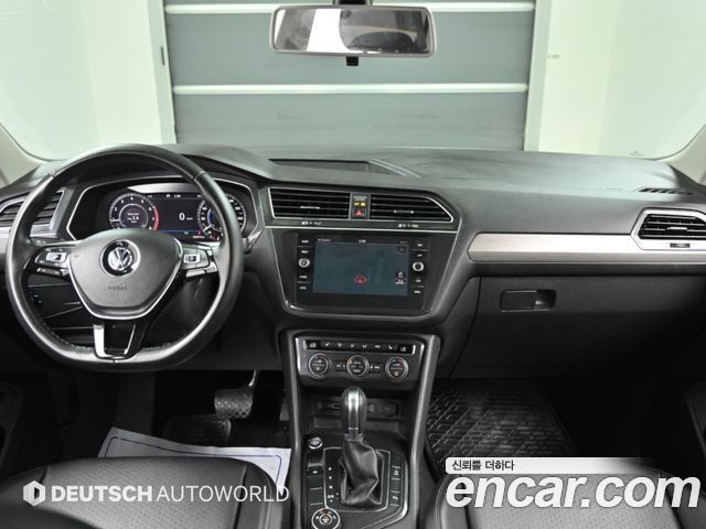 Volkswagen Tiguan — interior