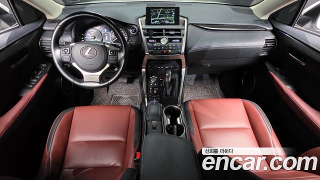 Lexus NX — interior