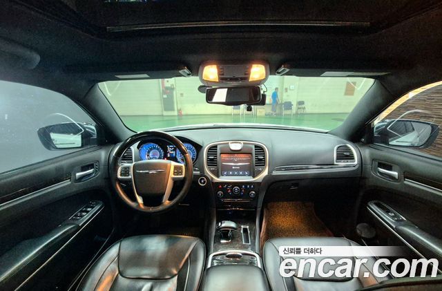 Chrysler 300C — interior