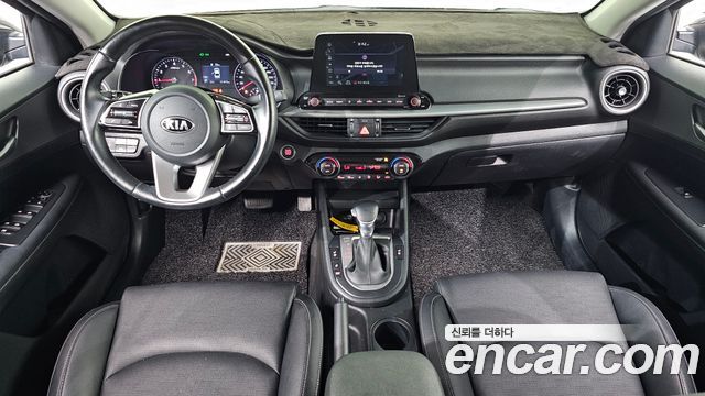 Kia K3 — interior