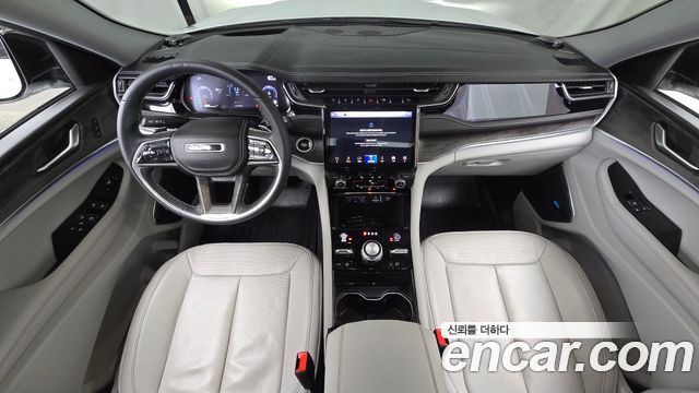 Jeep Cherokee — interior