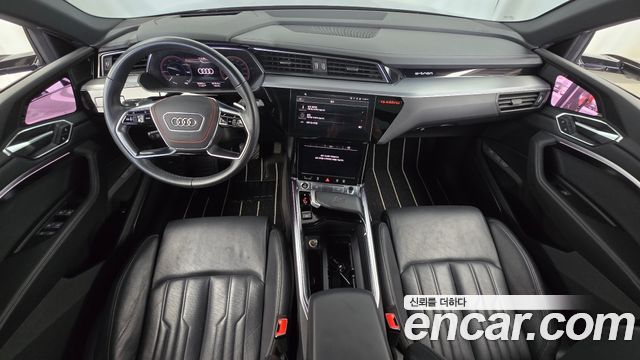 Audi e-tron — interior