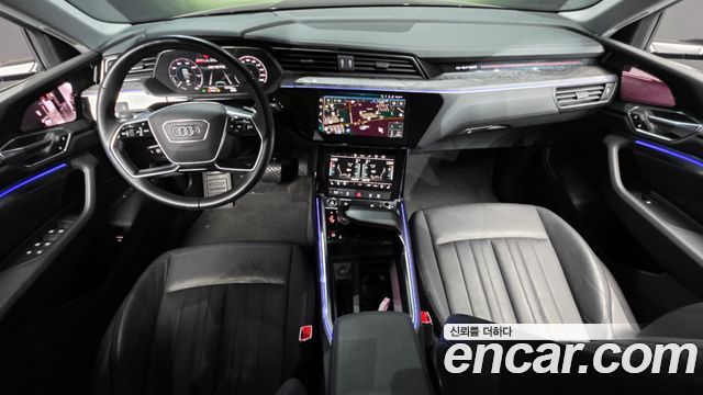 Audi e-tron — interior