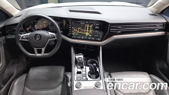 Volkswagen Touareg — interior