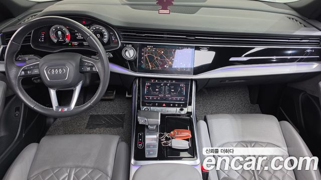 Audi Q8 — interior