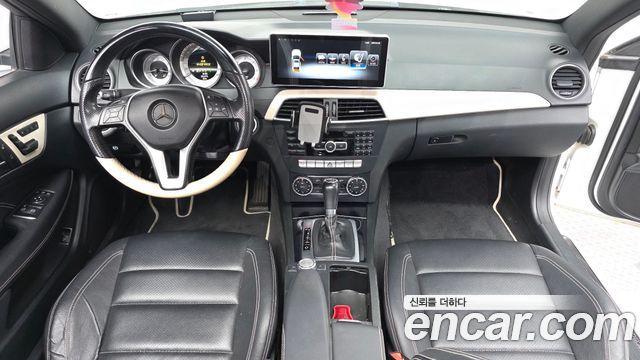Mercedes-Benz C-Class — interior