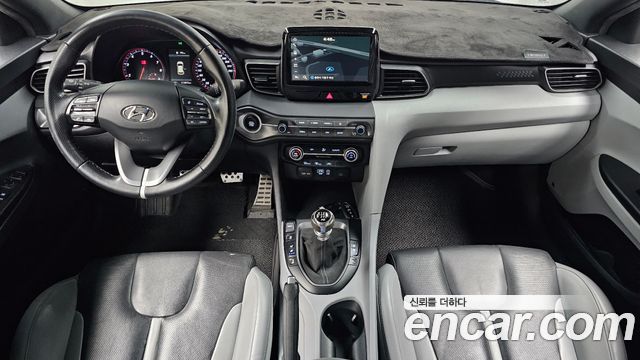 Hyundai Veloster — interior