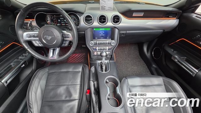 Ford Mustang — interior