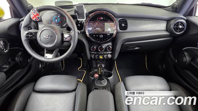 MINI Cooper — interior