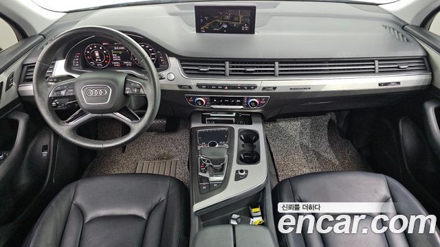Audi Q7 — interior