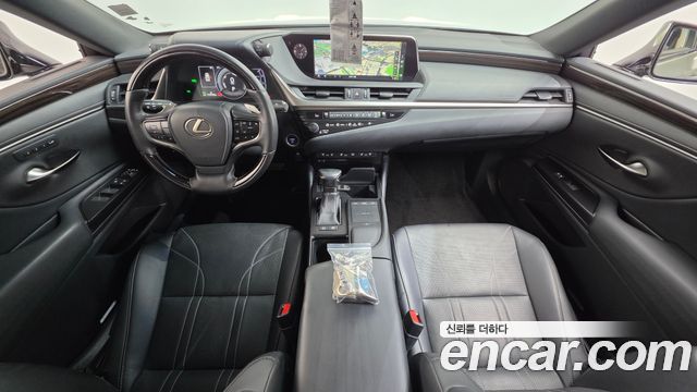 Lexus ES — interior
