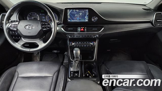 Hyundai Grandeur — interior