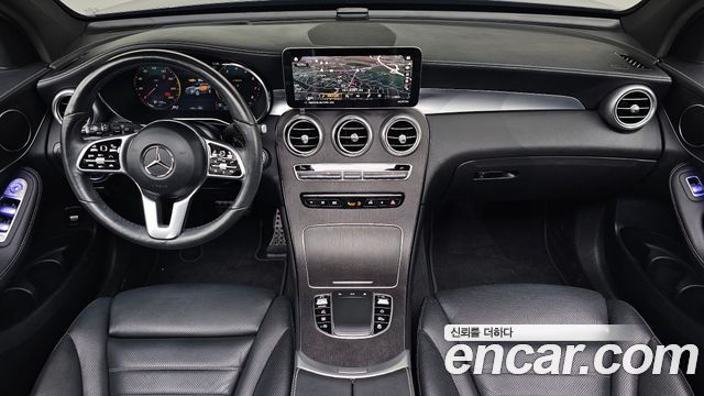 Mercedes-Benz GLC-Class — interior