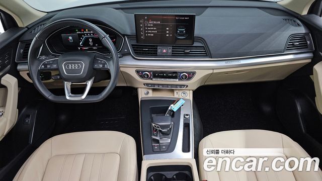 Audi Q5 — interior