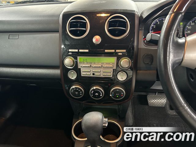 Mazda Verisa — interior