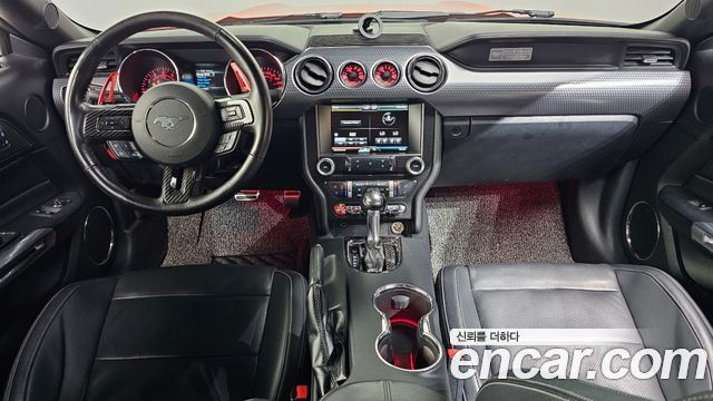 Ford Mustang — interior