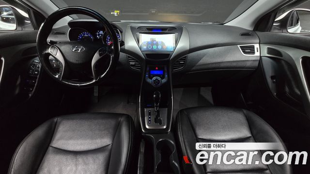 Hyundai Avante — interior