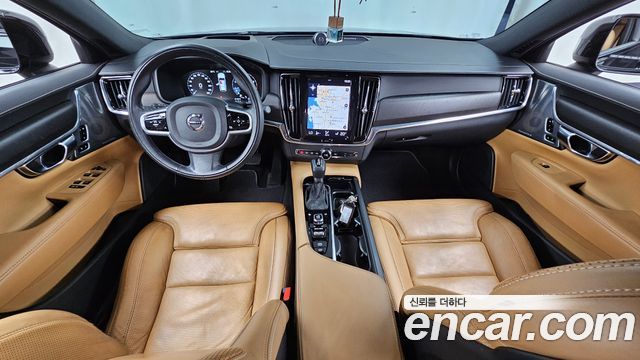 Volvo V90 — interior