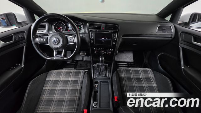 Volkswagen Golf — interior