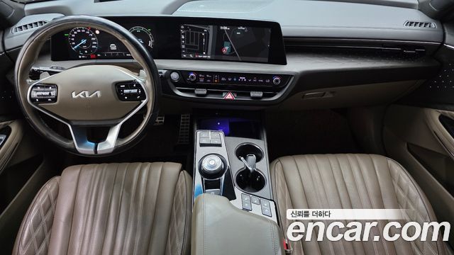 Kia K8 — interior