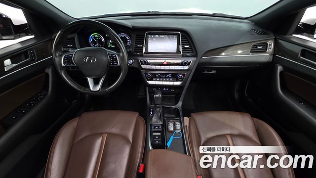 Hyundai Sonata — interior