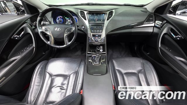 Hyundai Grandeur — interior