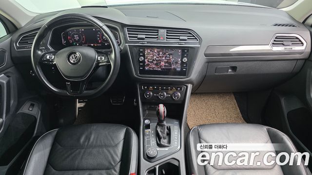 Volkswagen Tiguan — interior