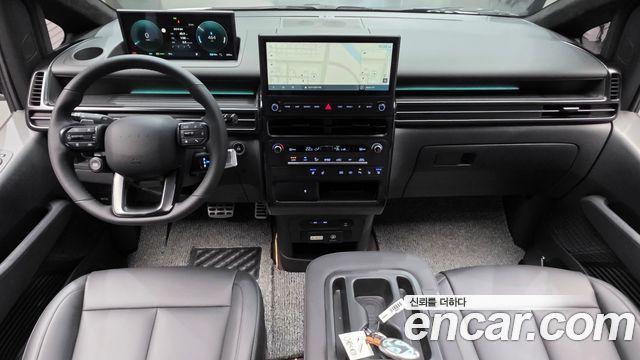 Hyundai Staria — interior