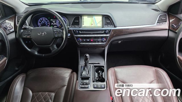 Hyundai Aslan — interior
