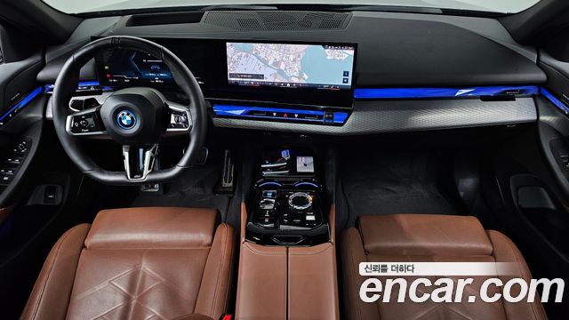 BMW i5 — interior