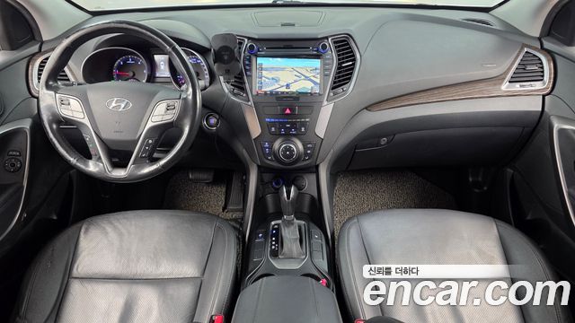 Hyundai Santa Fe — interior