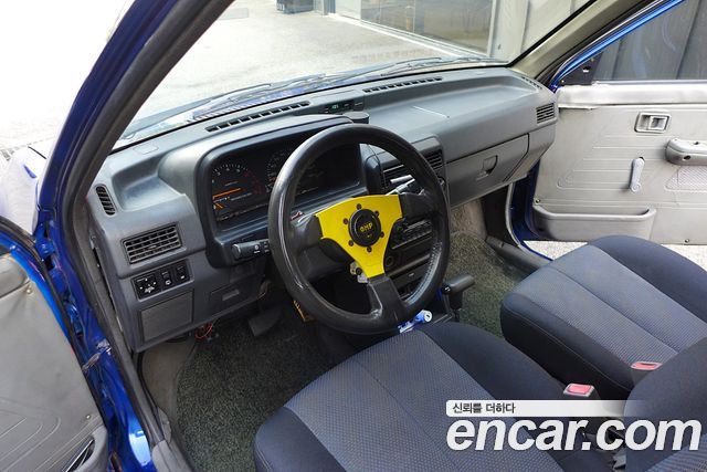 Kia Pride — interior