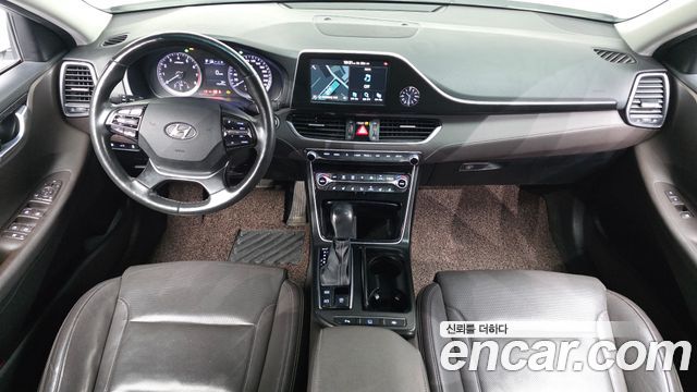Hyundai Grandeur — interior