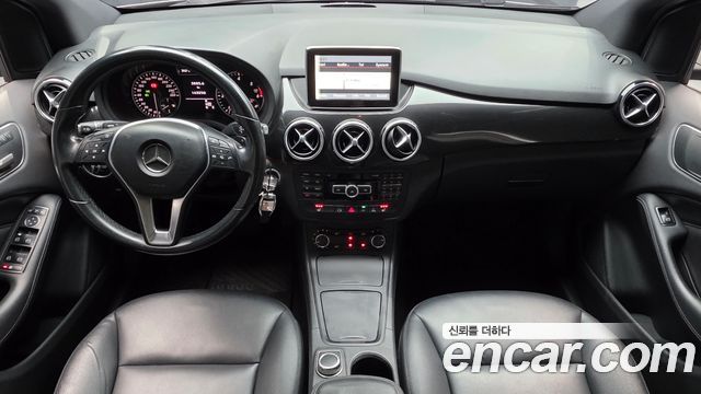 Mercedes-Benz B-Class — interior